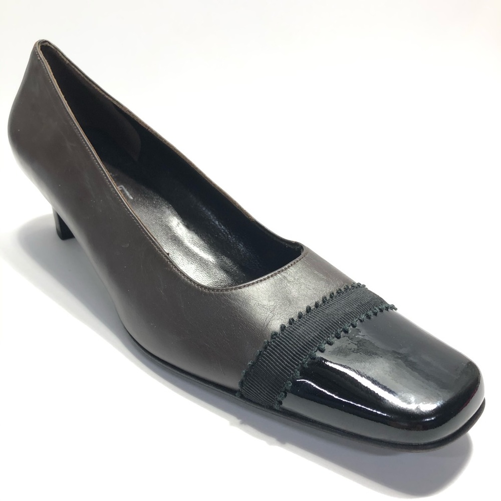 Salvatore Ferragamo women's cap toe pumps EUC